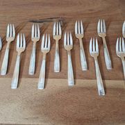 Cailar Bayard Série de 12 fourchettes à desserts en métal argenté Art Déco