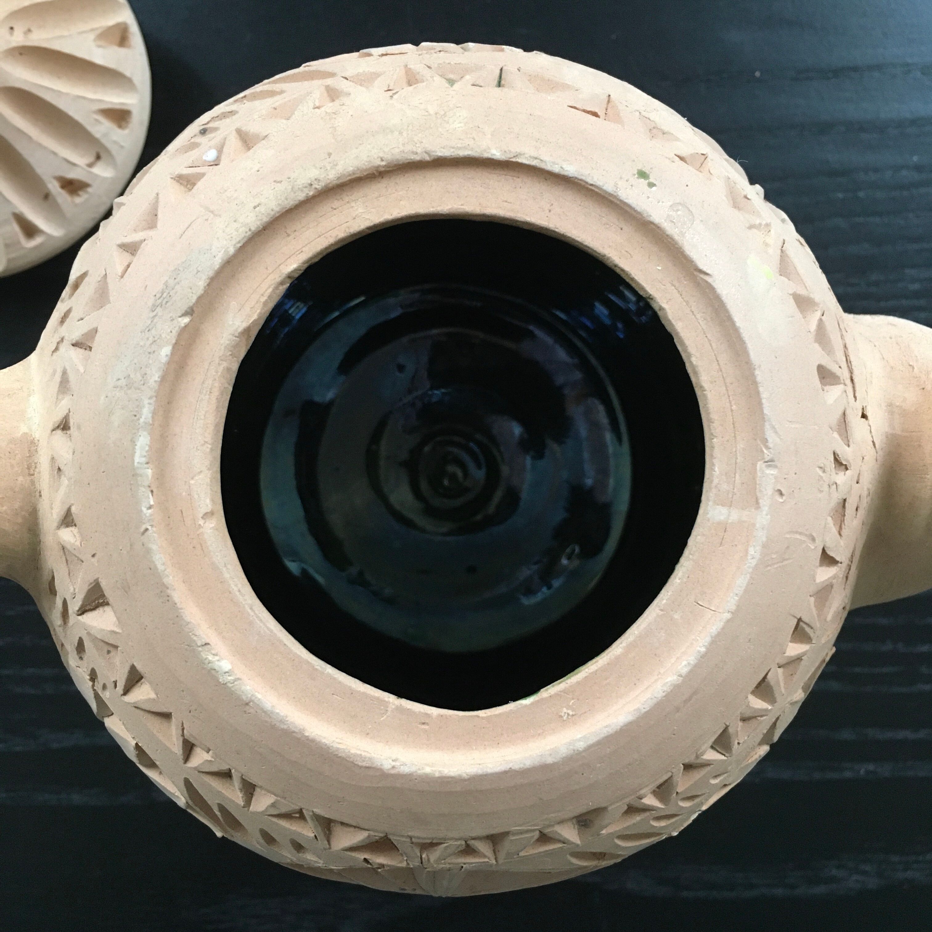 Ceramic teapot with glazed interior