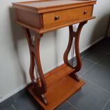 Lyre foot console