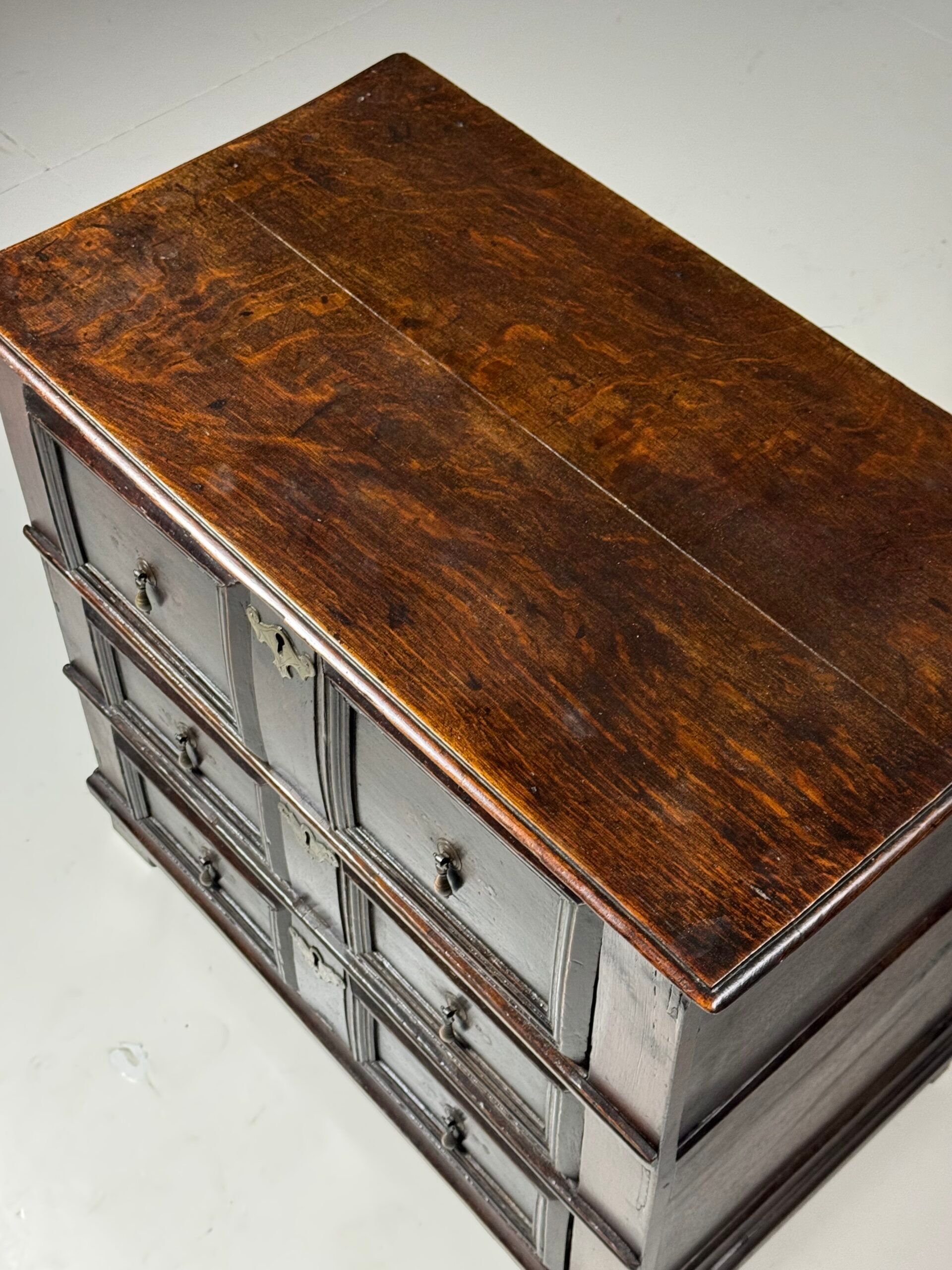 English chest of drawers 17th century oak