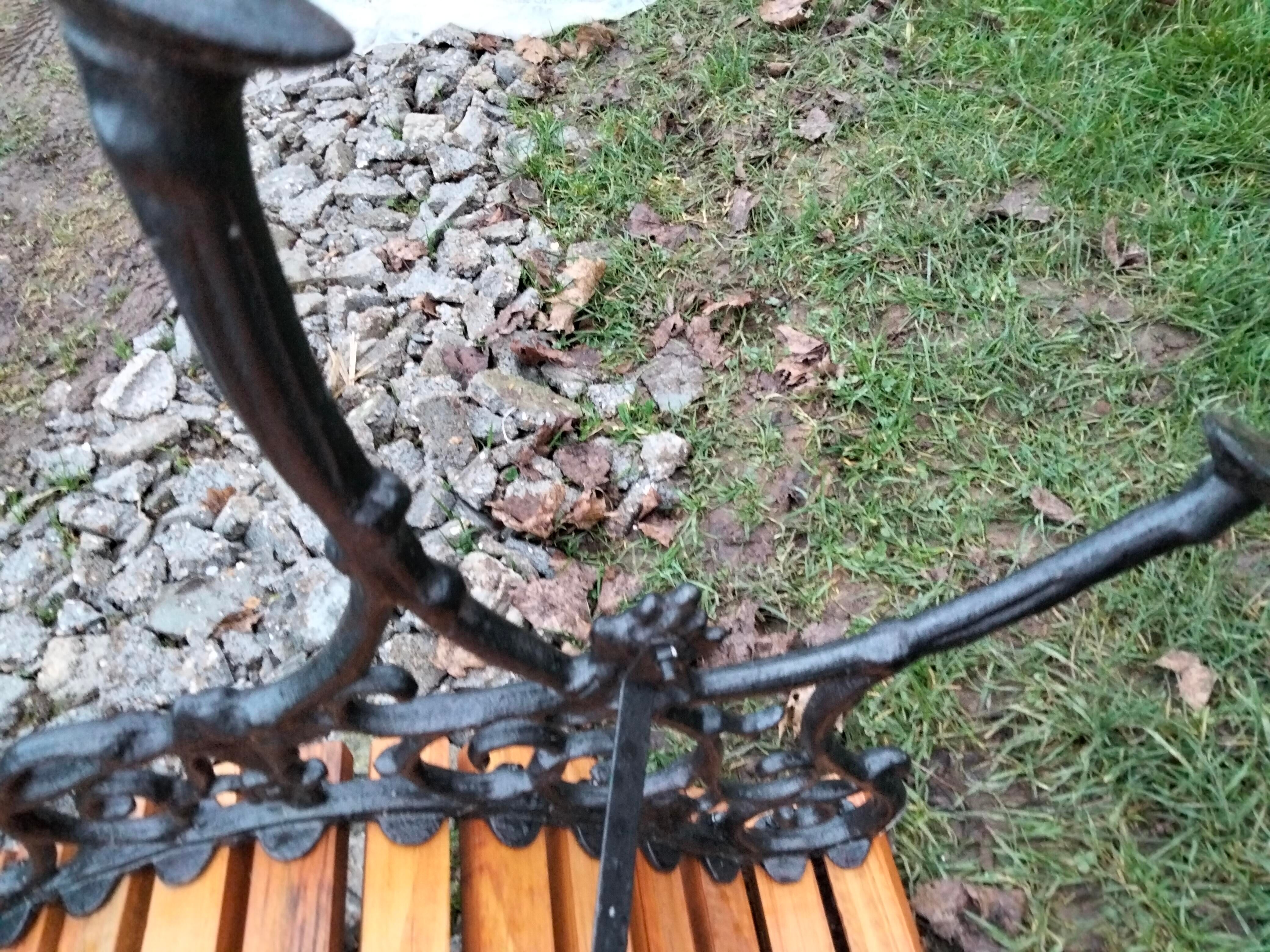 Old garden bench with vintage cast iron legs xxeme