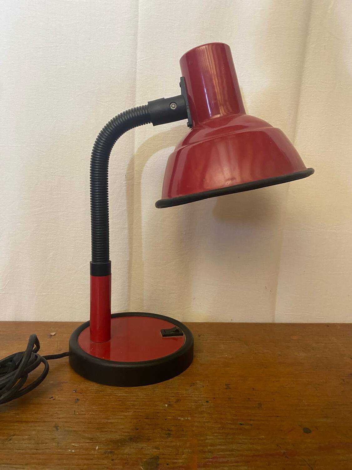 Antique style desk lamp aluminor red metal + black plastic vintage