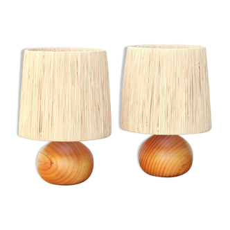 Paire de lampes en bois blond, abat jour en raphia, années 70