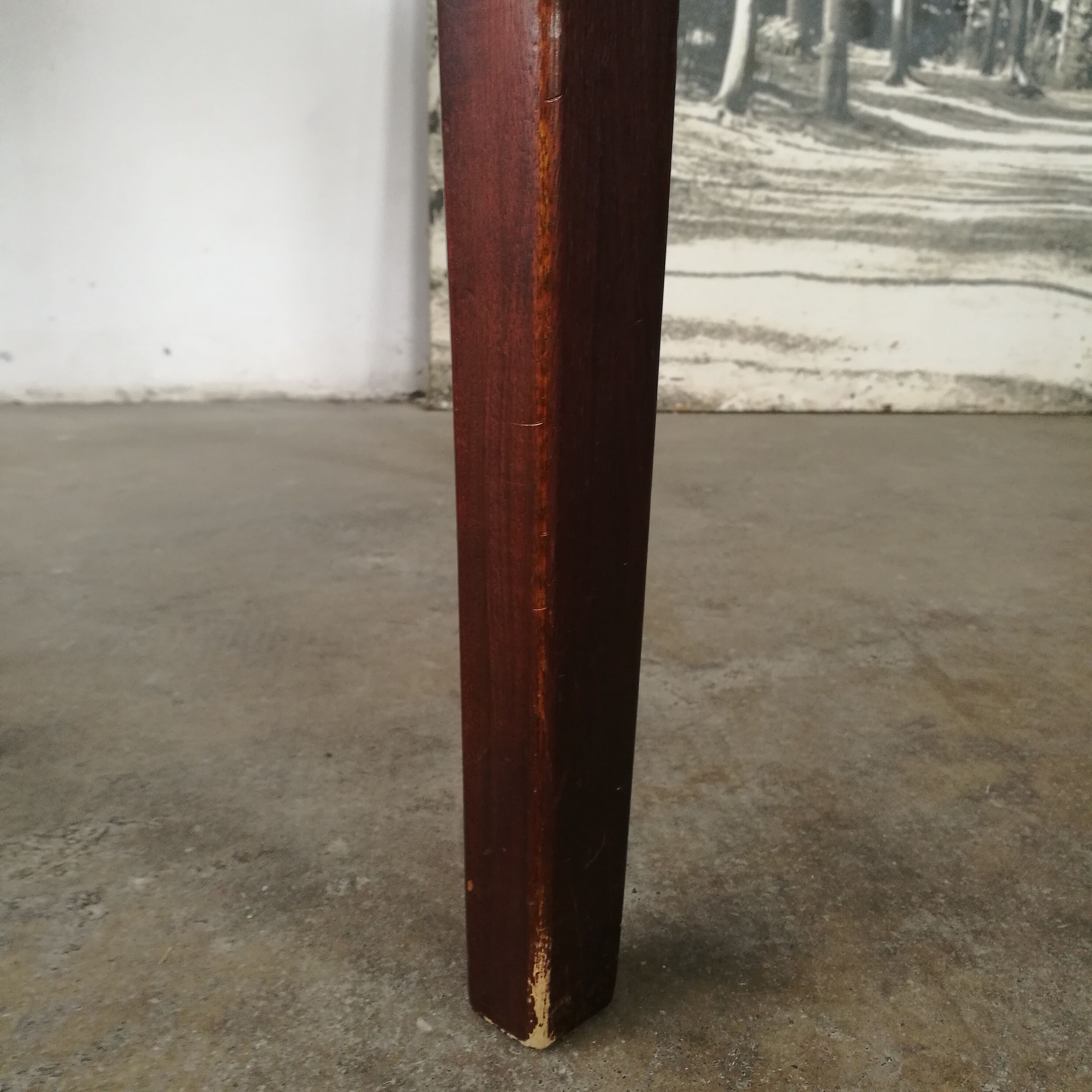 Round table, rosewood extendable, butterfly extension
