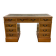 Bureau plat à caissons anglais des années 1950 en if