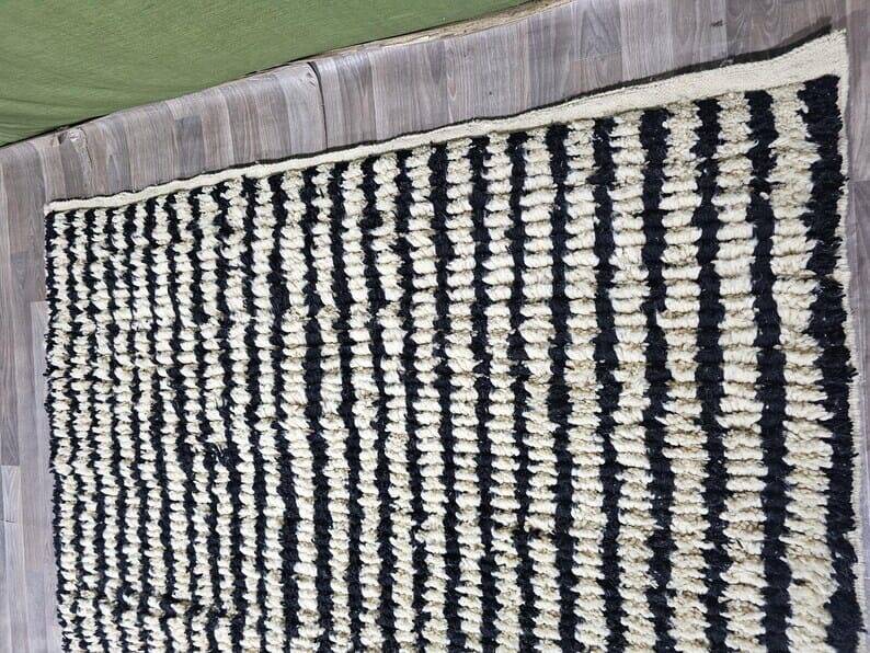 Handwoven traditional black and white Berber rug, size 250/150 cm.