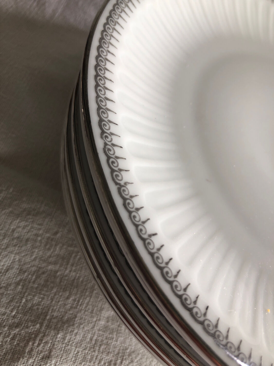 6 dessert plates with silver border in white porcelain