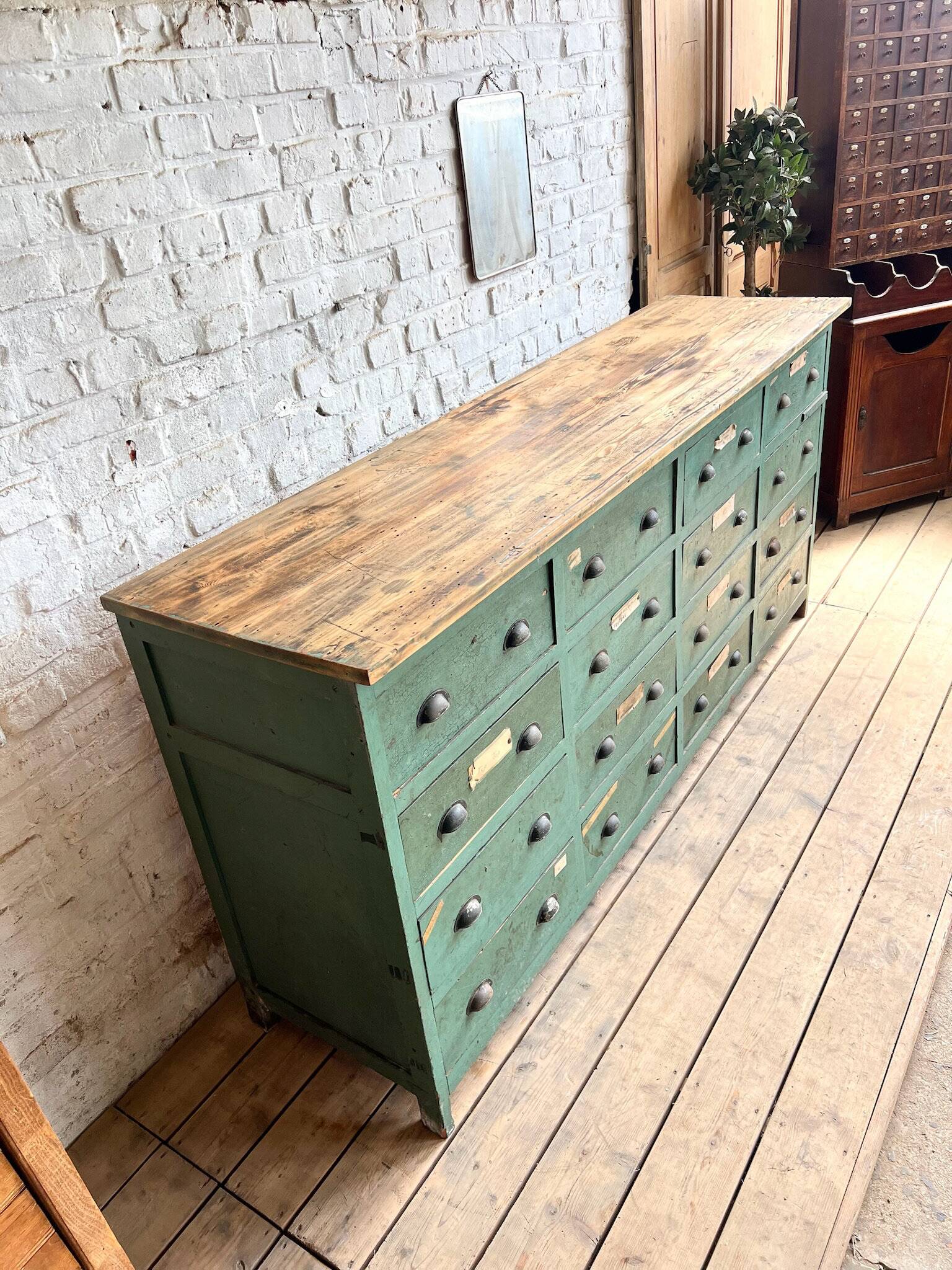 Old workshop drawer unit with original patina.