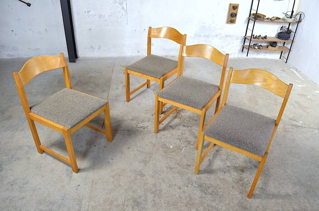 4 Vintage Elm Chairs 1970/1980, 4 seats in solid blond wood
