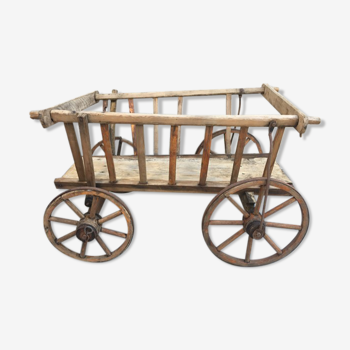 Old cart / wooden cart