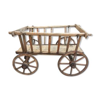 Old cart / wooden cart