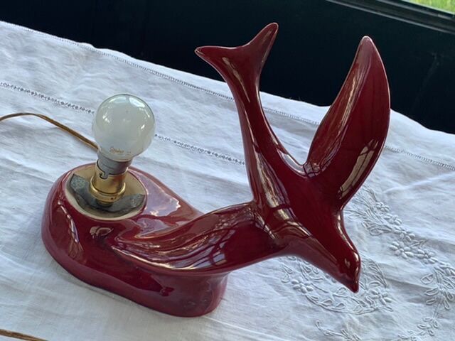 Art deco red enamelled ceramic bird table lamp