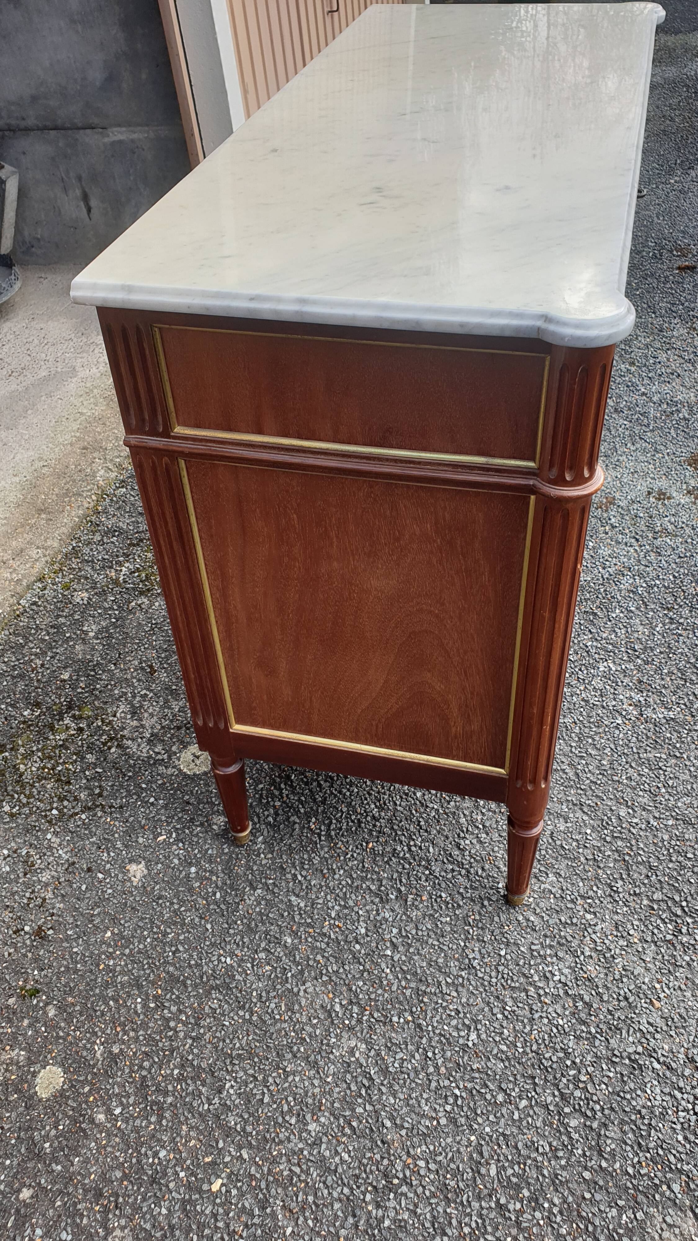 Louis XVI accajou chest of drawers and white marble