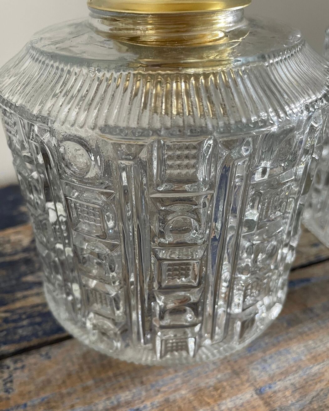Paire d’appliques vintage en verre ciselé