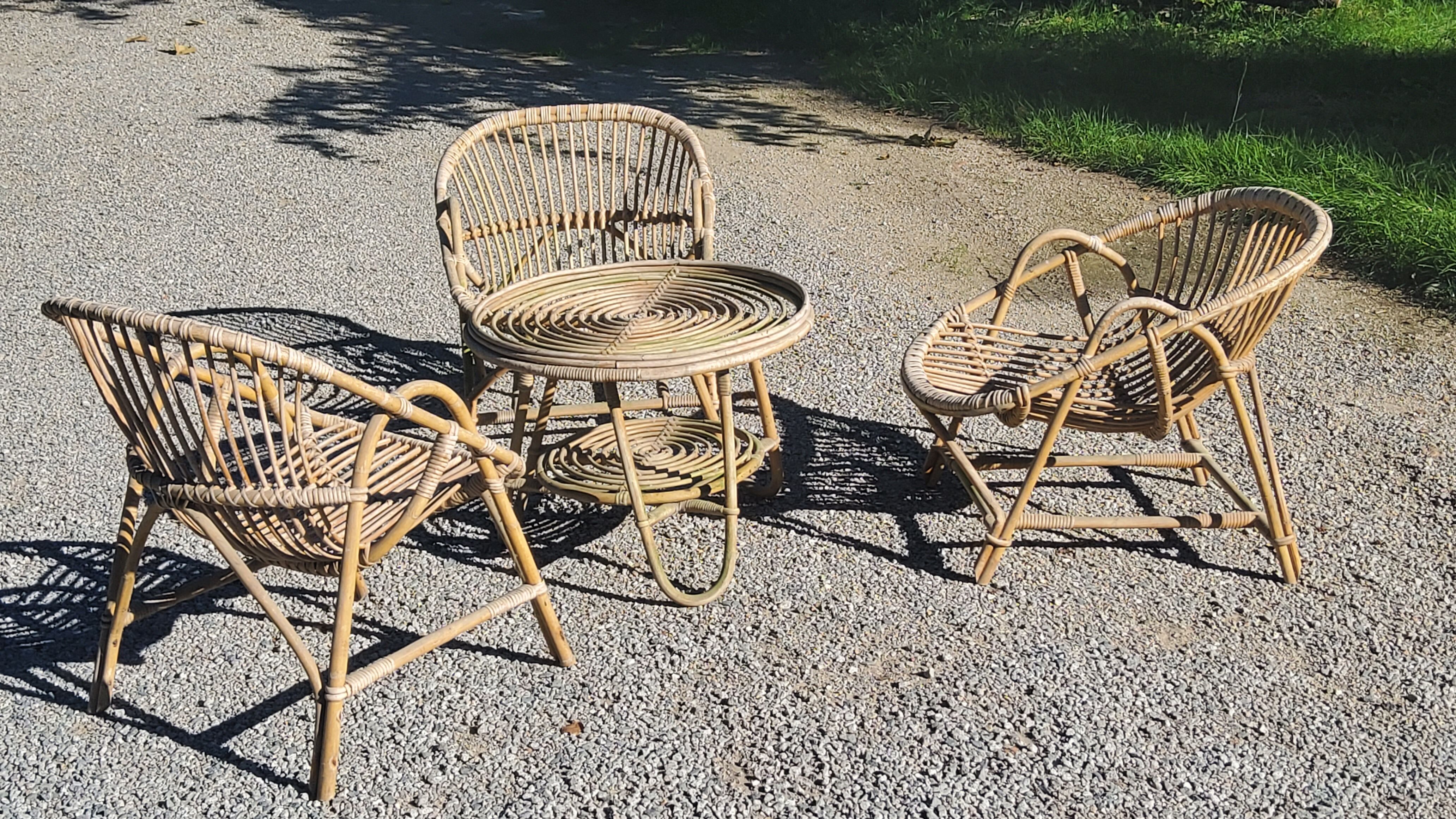 Salon en rotin 3 fauteuils et 1 table basse des années 50