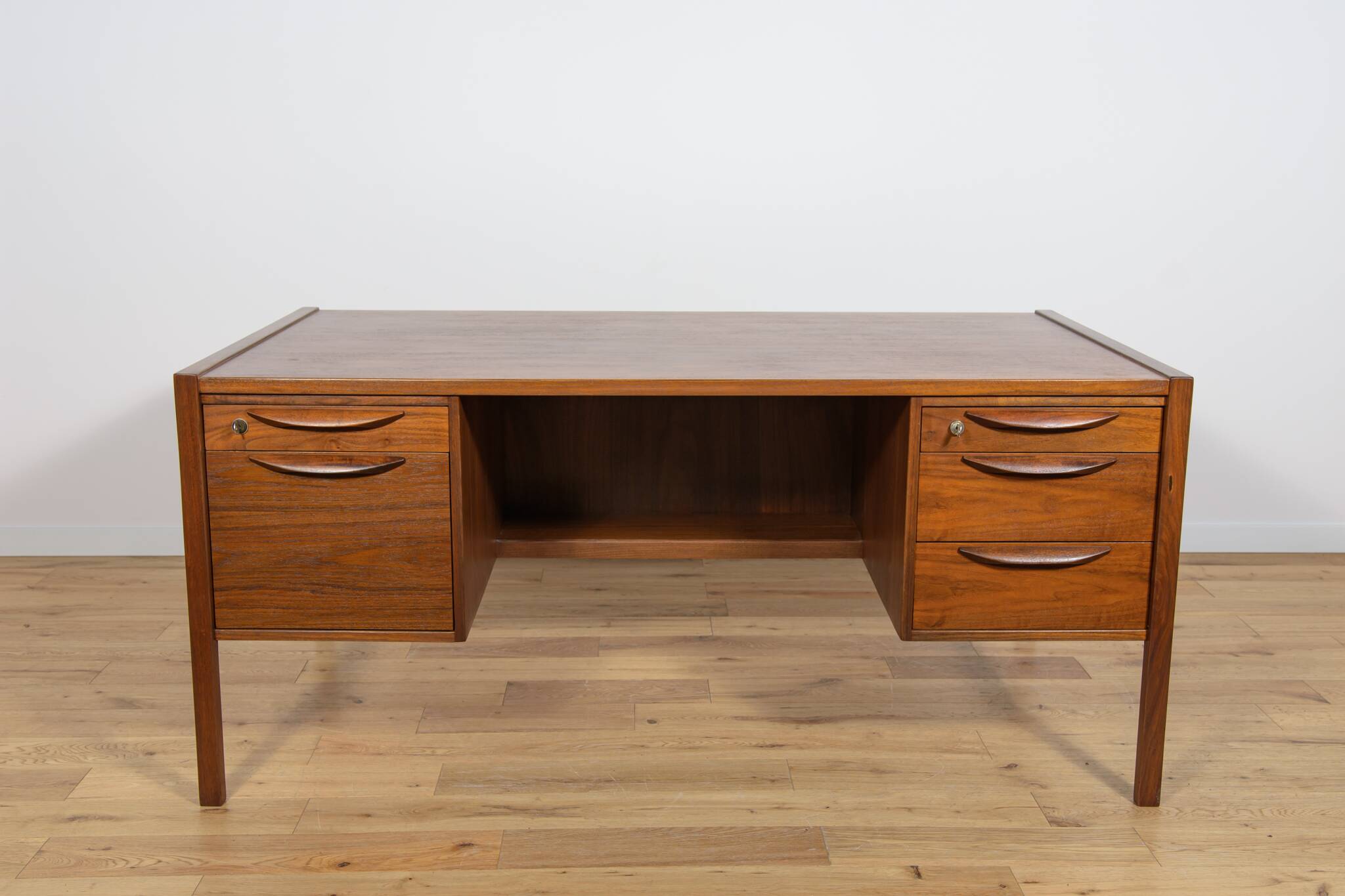 Mid-Century Walnut Desk by Jens Risom for Jens Risom Design, 1960s
