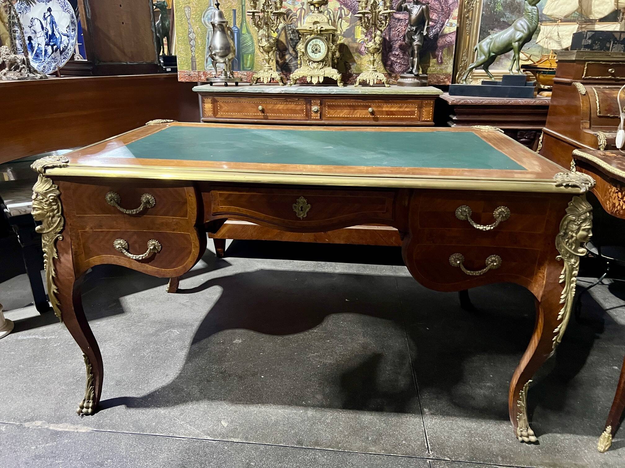 Bureau de style français Régence