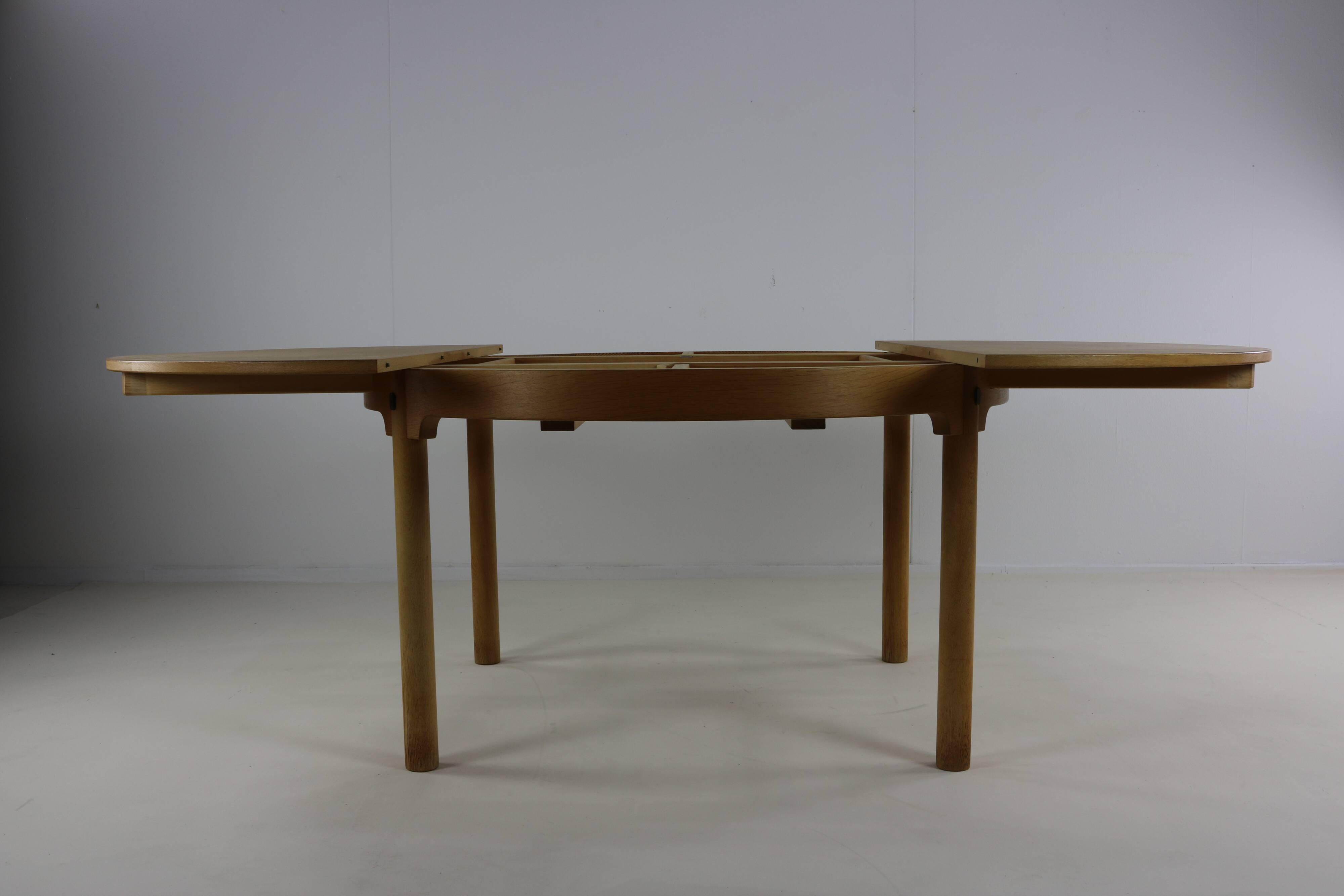 Large extendable dining table Børge Mogensen