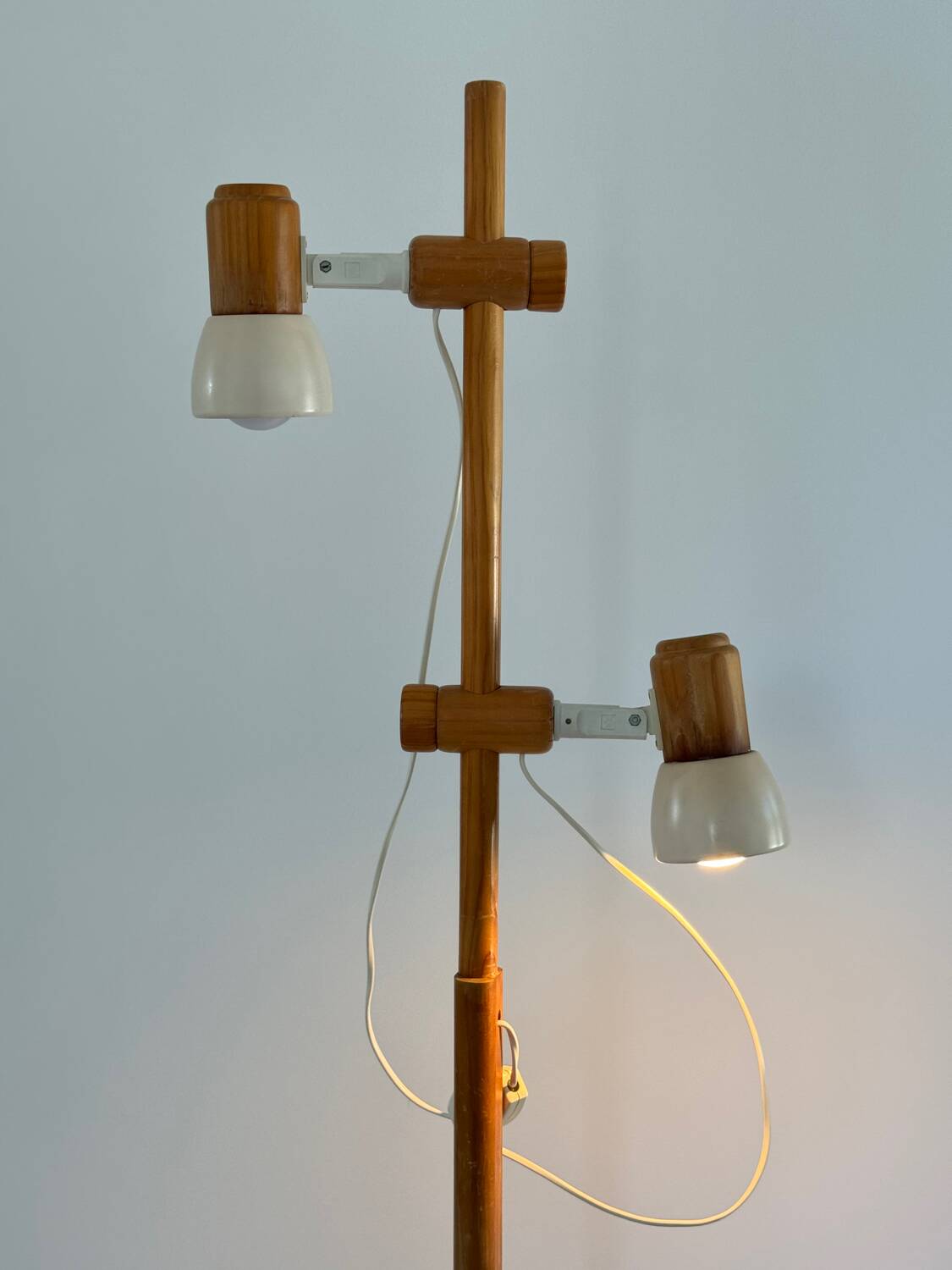 Lampadaire suédois en pin, design scandinave années 80