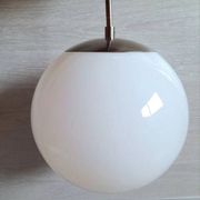 Plafonnier en opaline et métal chromé