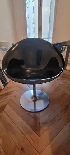 Chaise modèle Éros de Philippe Starck édition Kartell