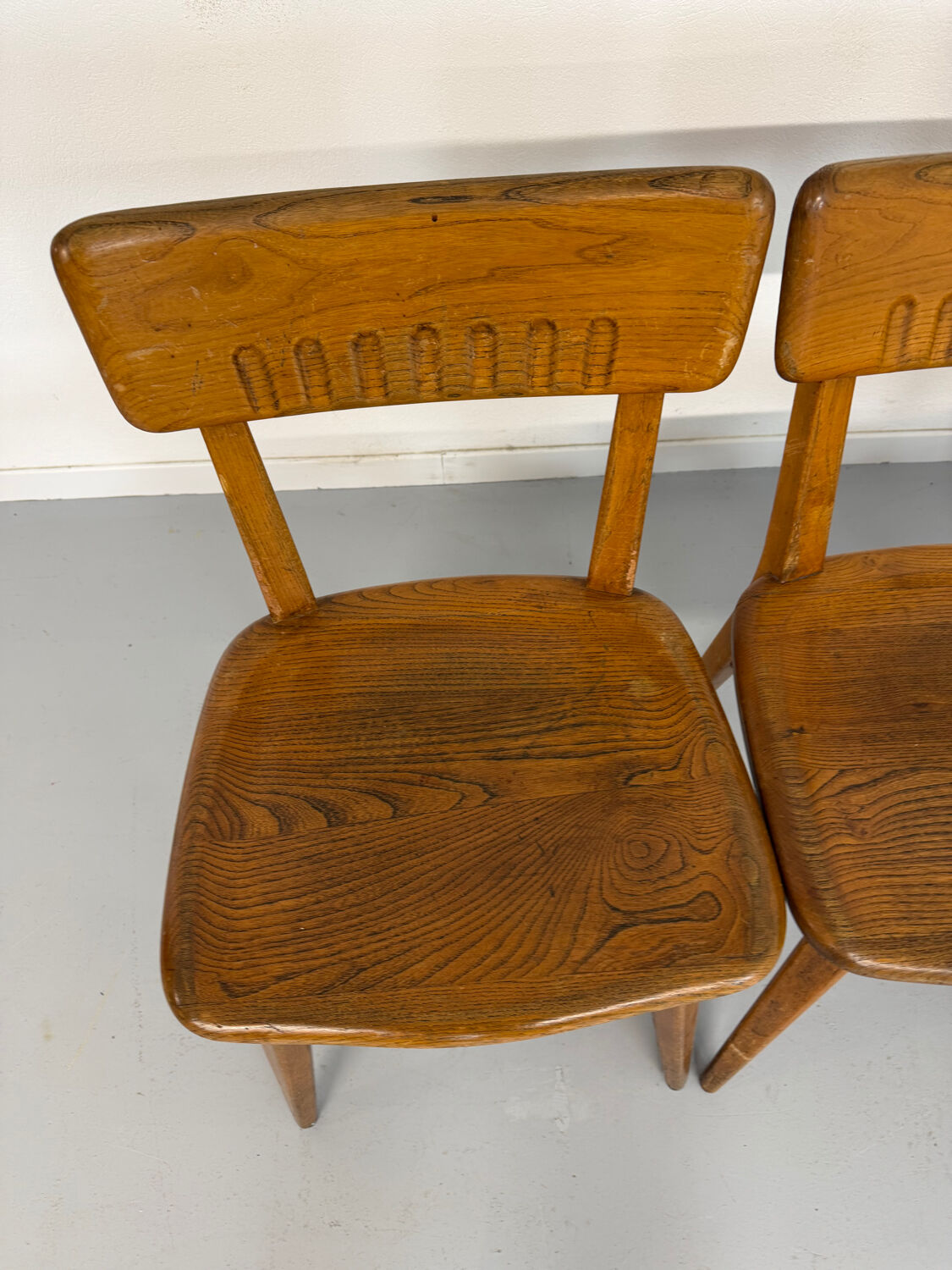 Set of 4 vintage solid oak chairs, 1960s design with sculpted backrest.