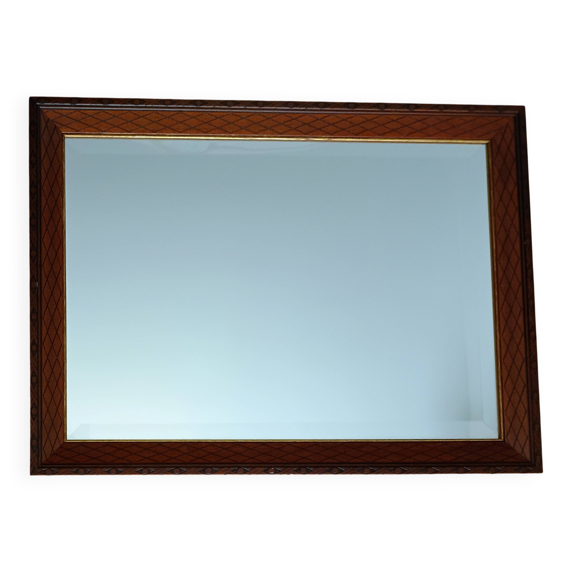 bevelled mirror in carved wood, gold frame. 58x78x3 cm