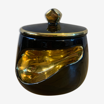 Tobacco box and pipe in black and gold porcelain