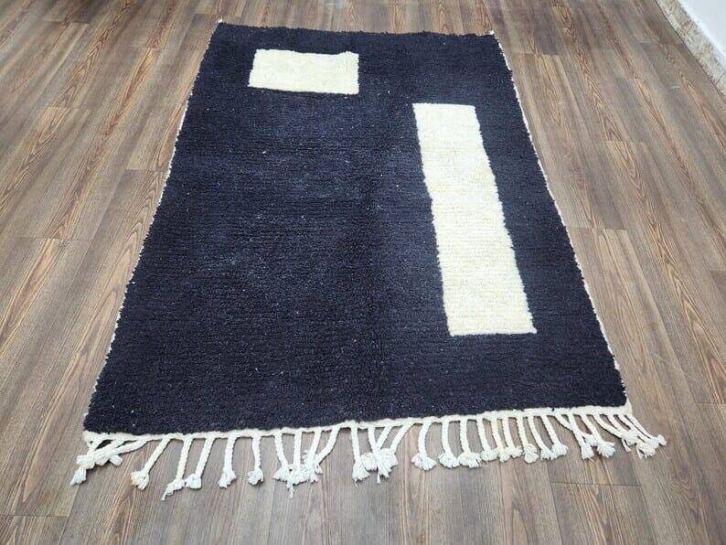 Handmade traditional Beni Ourain Berber rug 150 x 250 cm