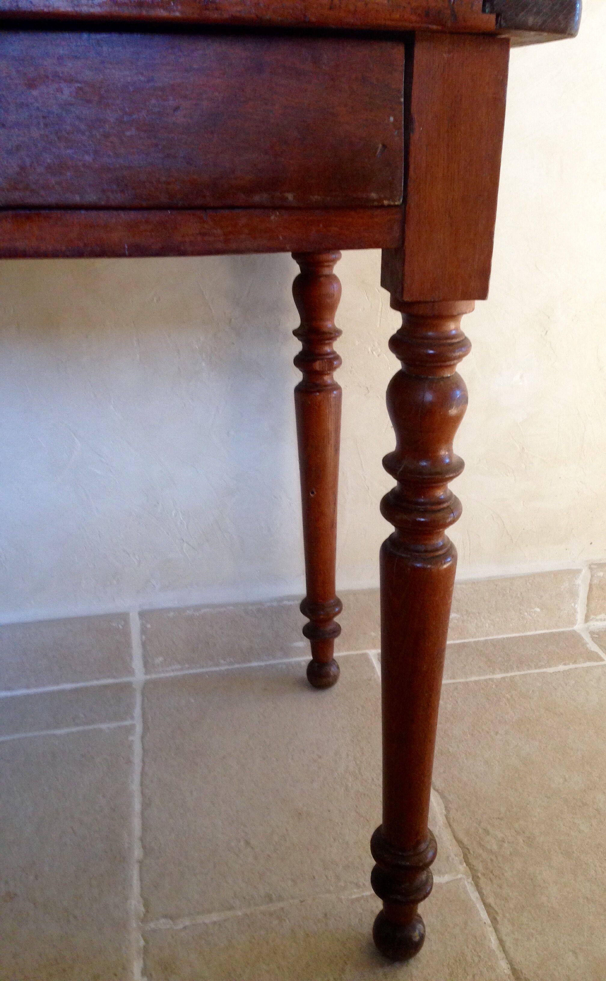 Table d'appoint pieds en bois tourné