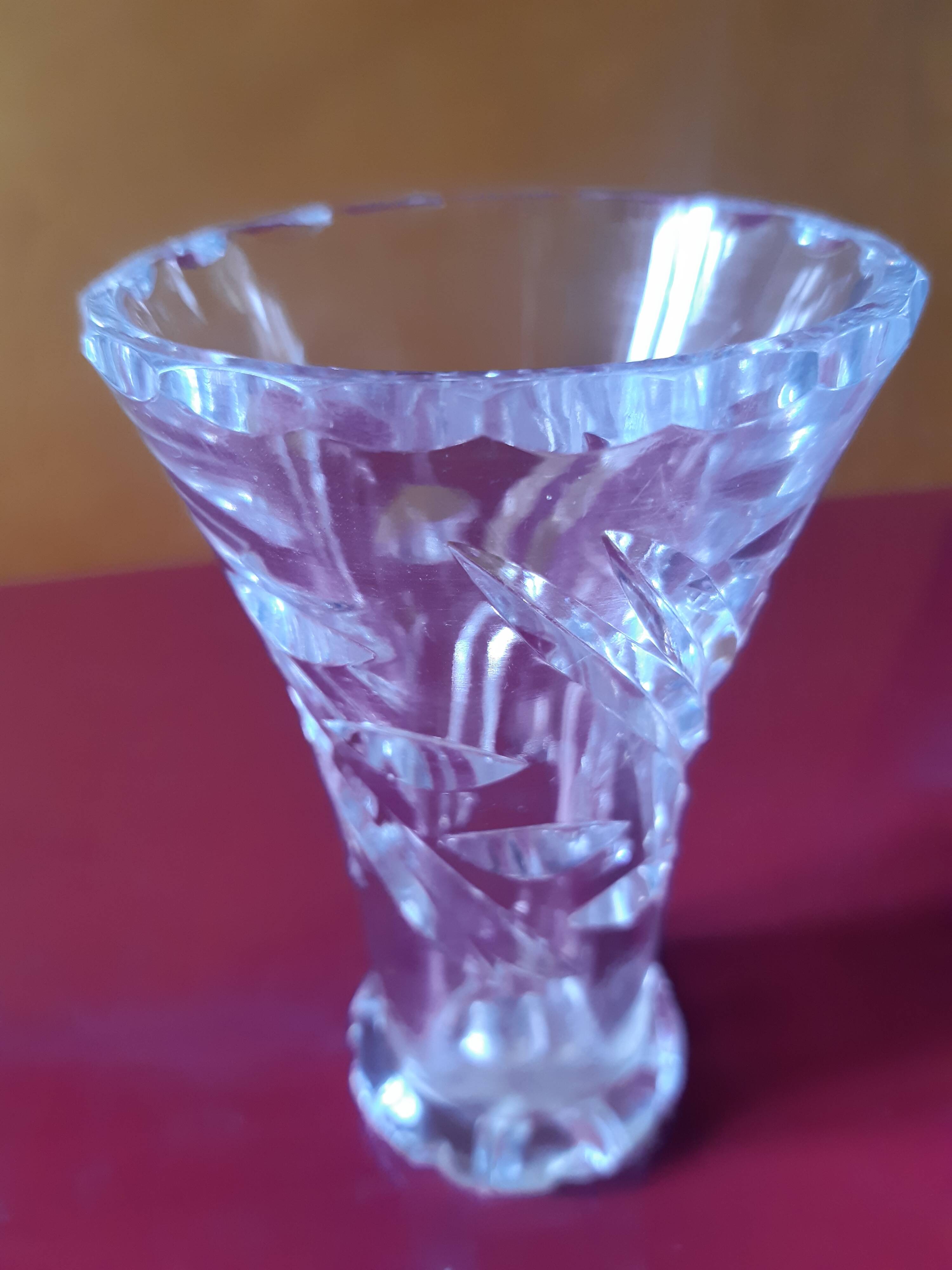 Petit vase en cristal ciselé
