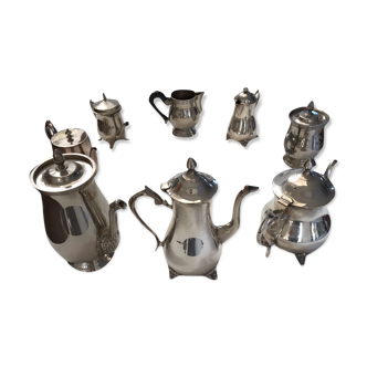 Ensemble cafetière et théière et divers en métal argenté 8 objets