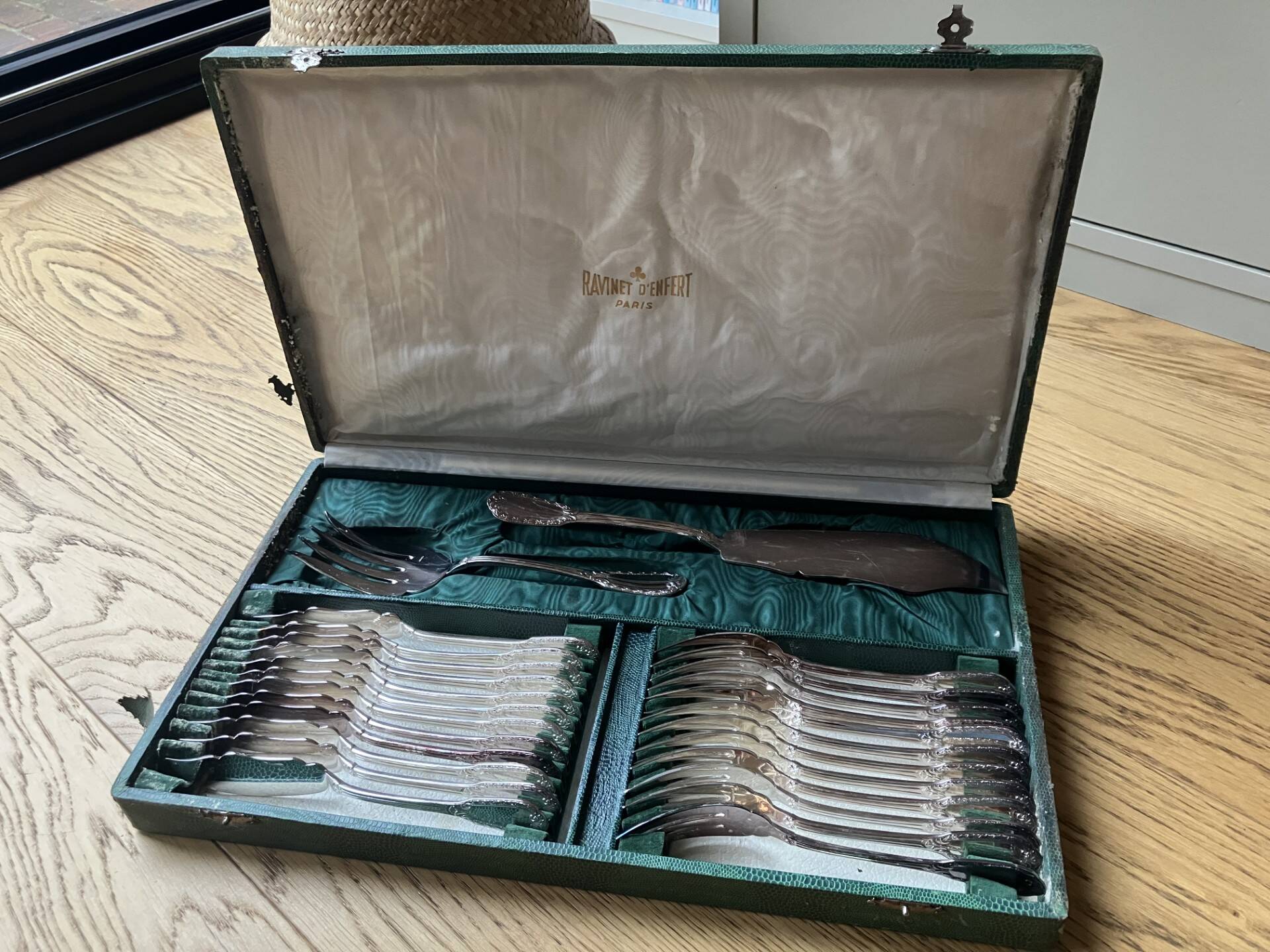 Service à poisson réargenté