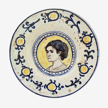 Earthenware dish with polychrome decoration of a portrait of a woman