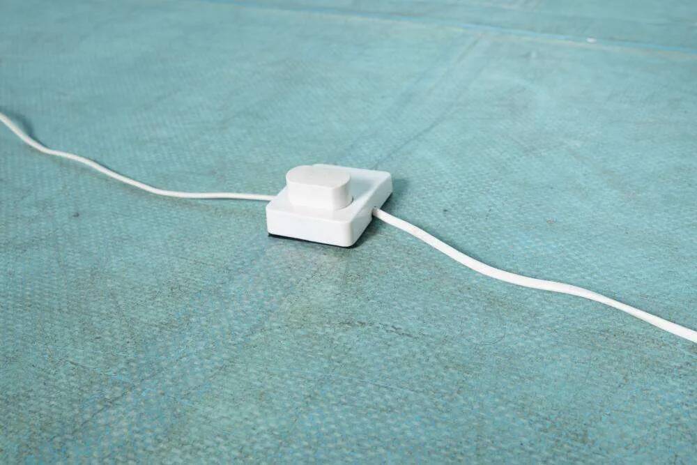 Minimalist floor lamp cascade space age white