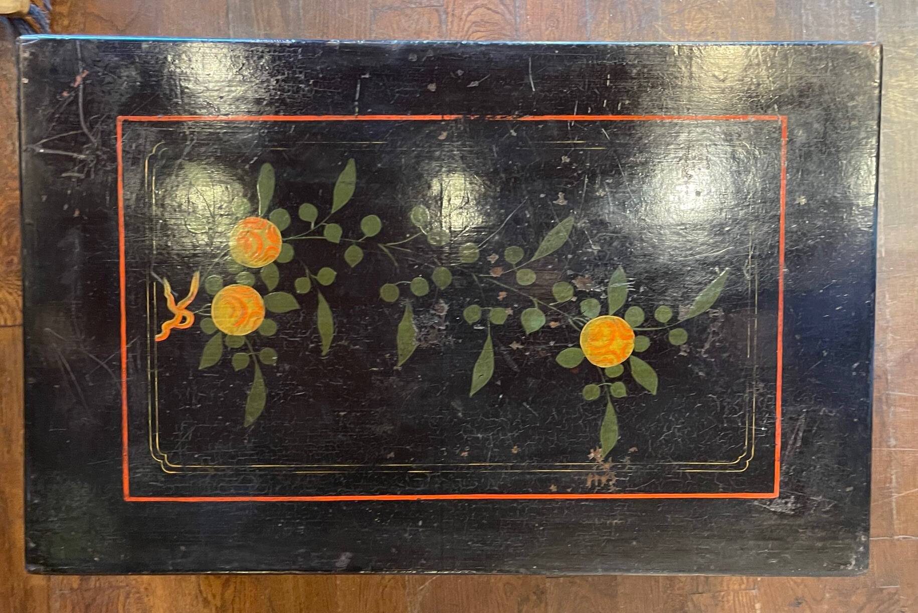 Antique Chinese chest with 2 doors