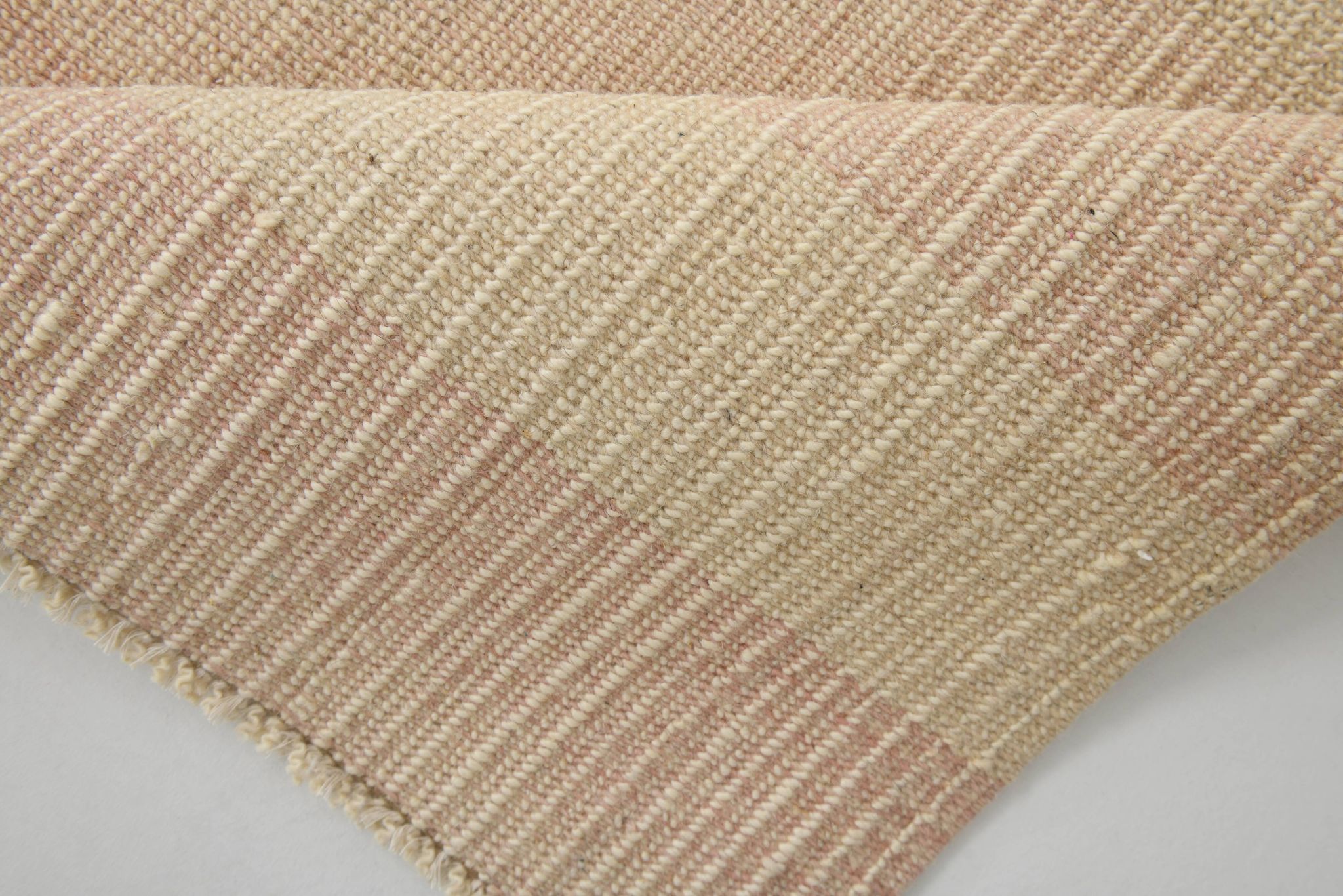 Tapis Kilim en jute et laine rose clair fait main