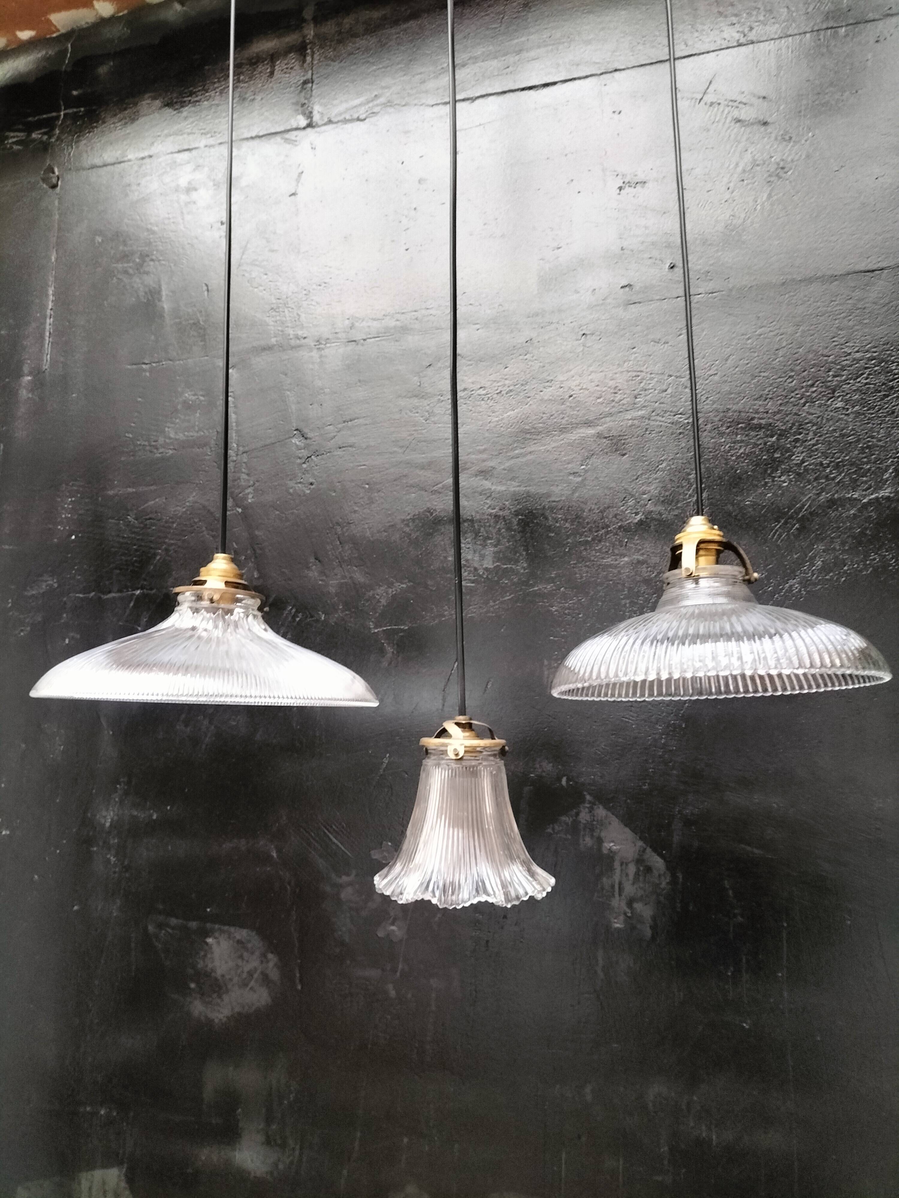 Holophane suspensions