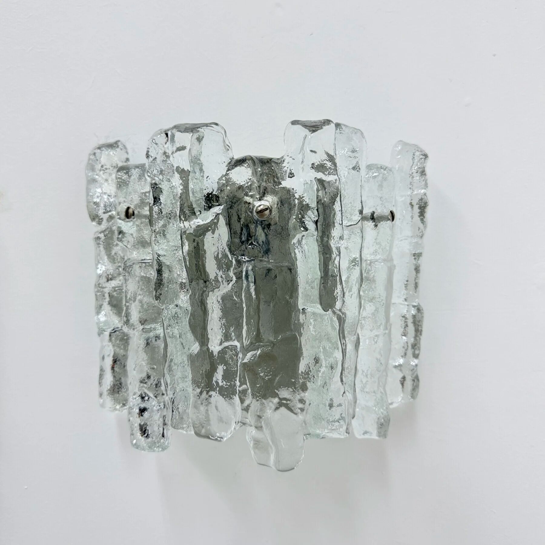 Paire de appliques murales en verre glacé et métal par J.T. Kalmar pour Kalmar, années 60.