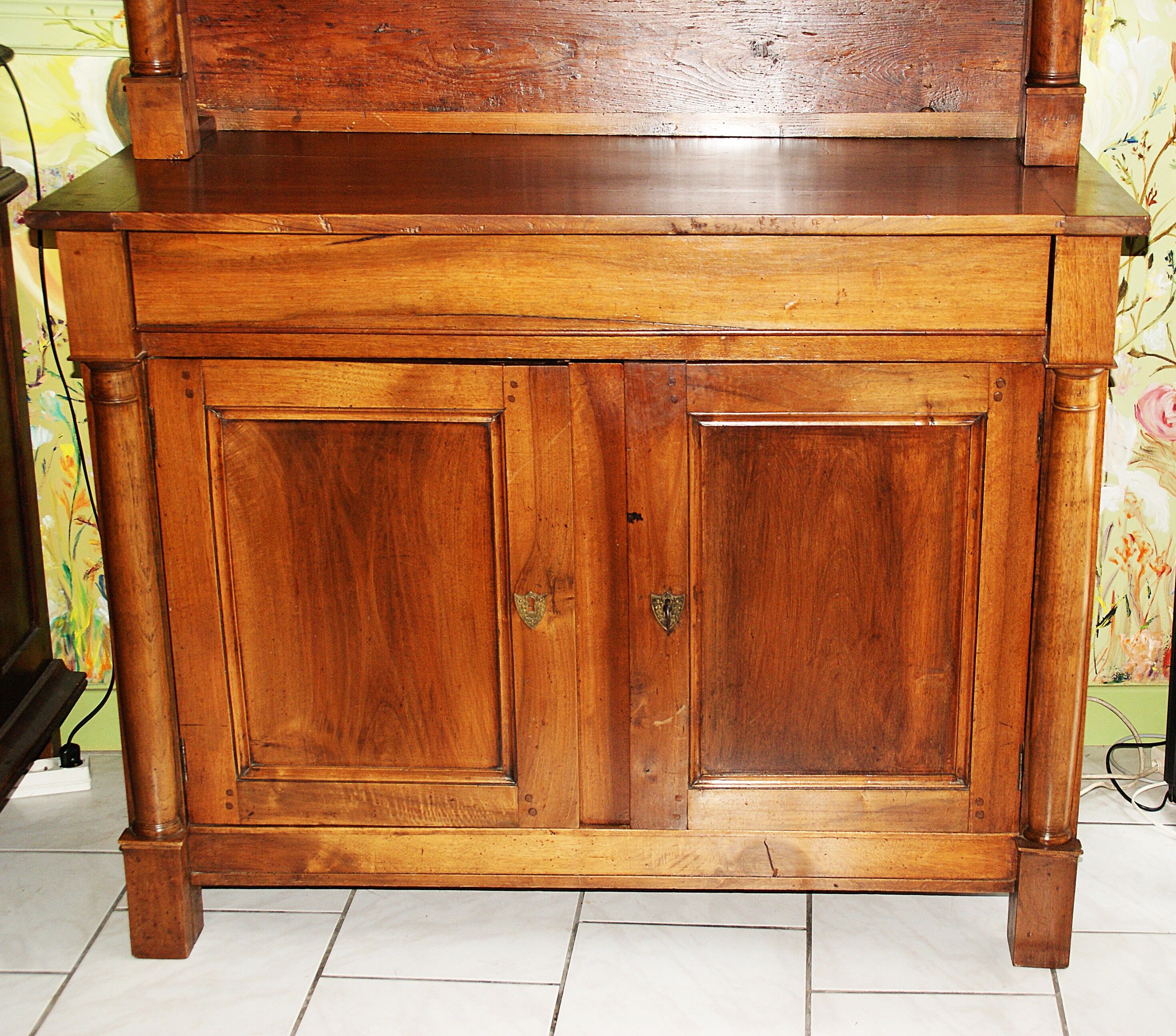 Sideboard with half-columns in walnut, Empire period.