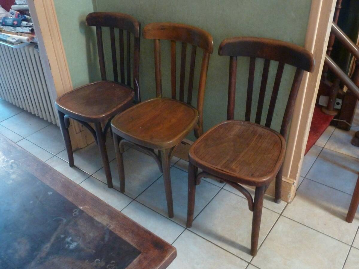 3 chaises en bois tourné