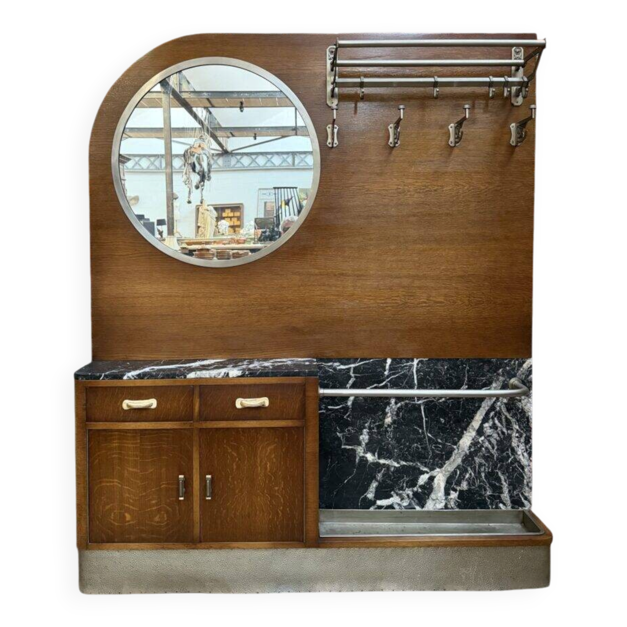 Large Art Deco entrance cloakroom