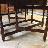 Gateleg table in cherry wood
