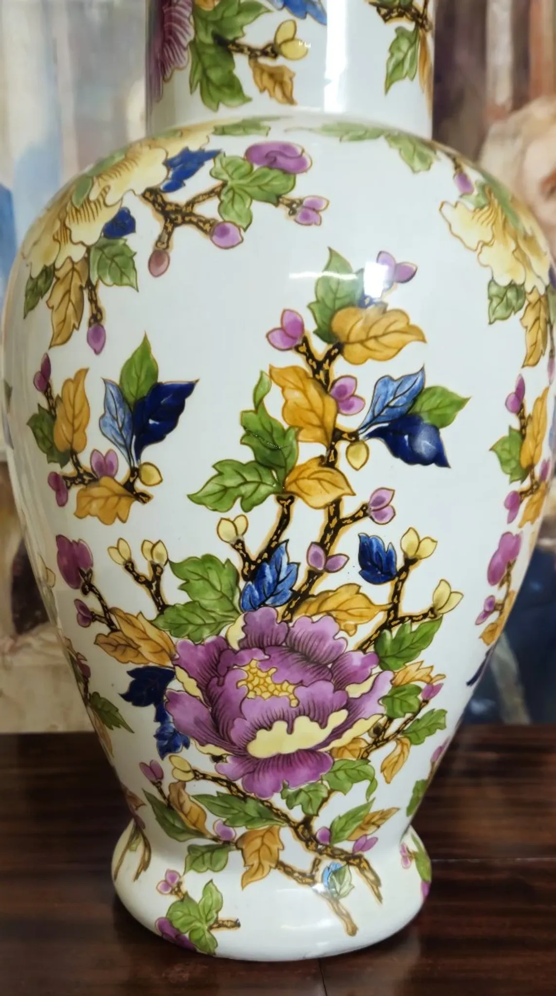 Important porcelain vase with floral decoration – Asian style – 20th century