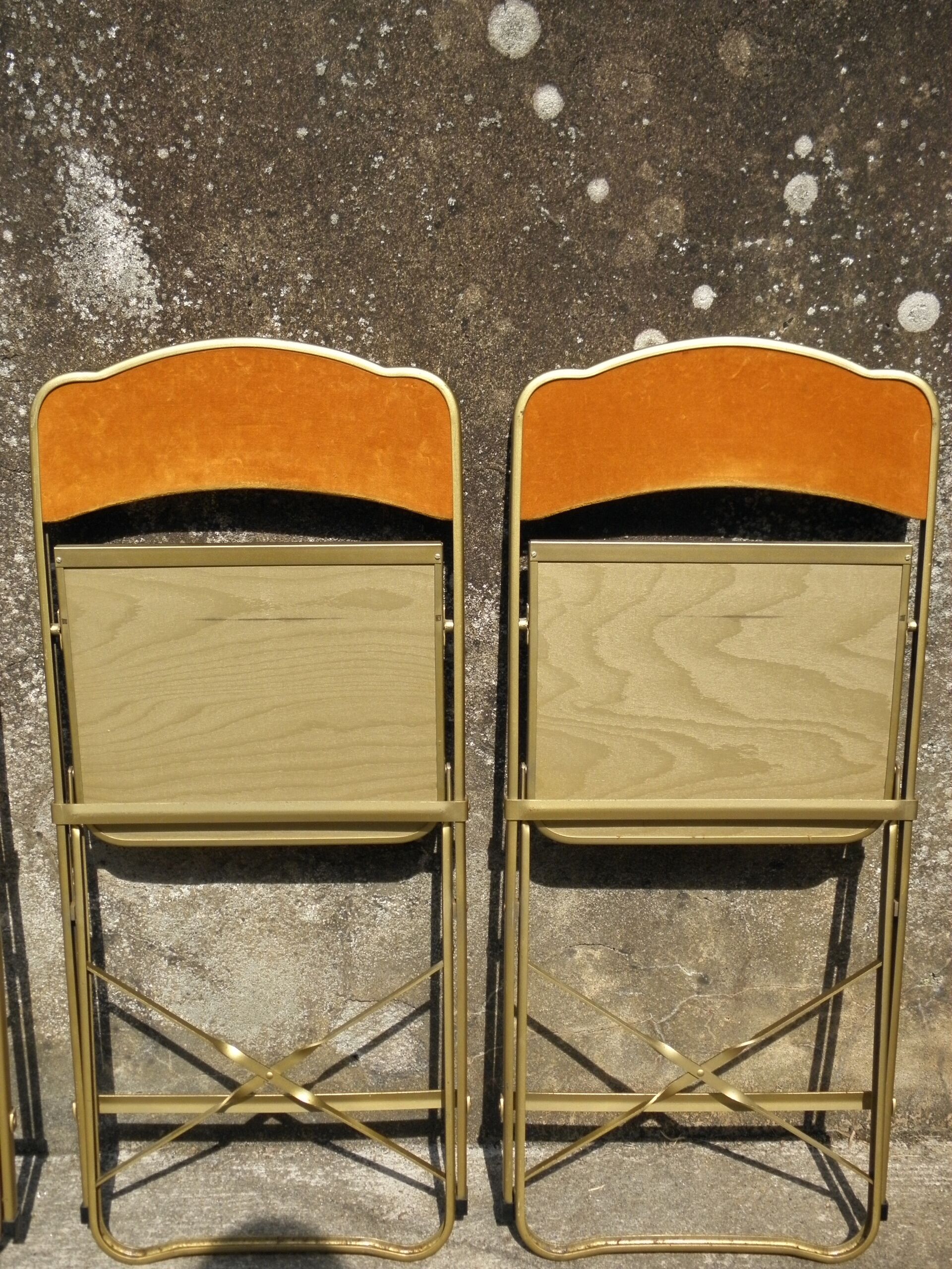 Lot de 6 chaises pliantes en velours et métal doré
