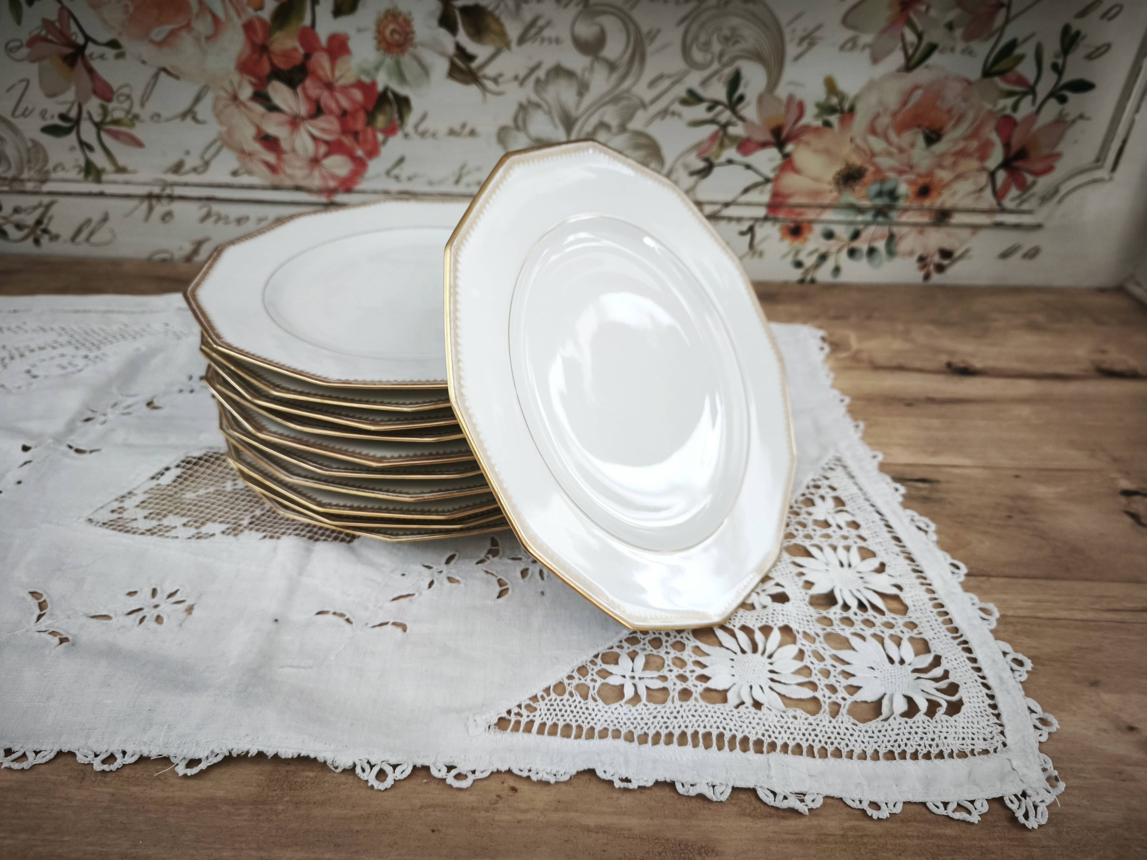 Set of 11 flat plates in Limoges porcelain by Maison Lanternier & C.