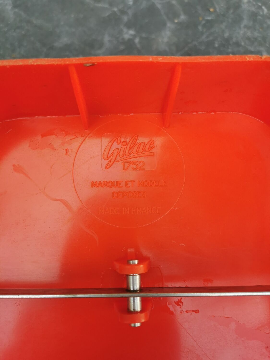 Vintage bathroom bin