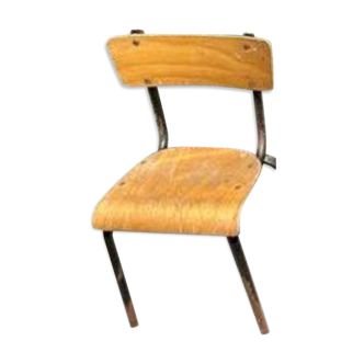 rectangular back maternal chair