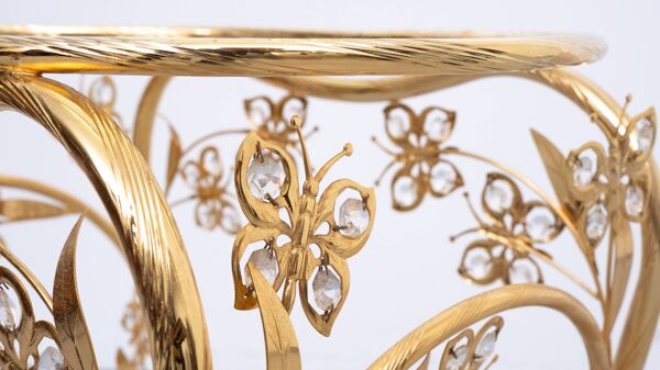 Table d'appoint ovale en laiton et cristal en forme de papillon, style Hollywood Regency des années 1980.