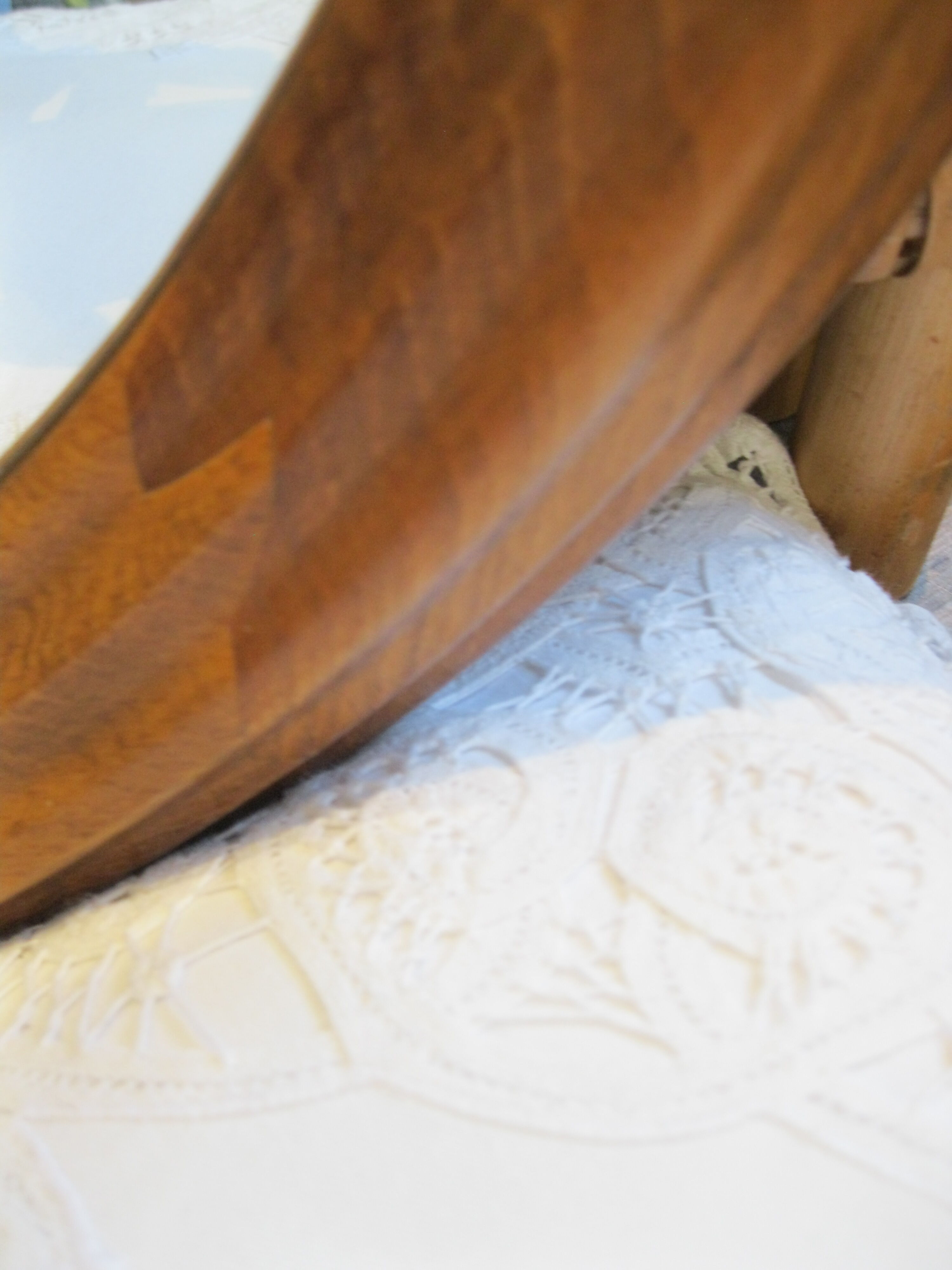 Mirror oval wood molding